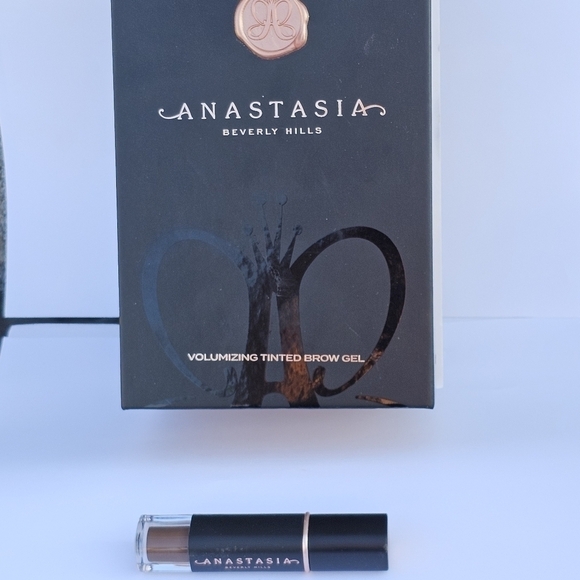 Anastasia Beverly Hills Other - Anastasia Beverly Hills Volumizing Tinted Brow Gel shade chocolate